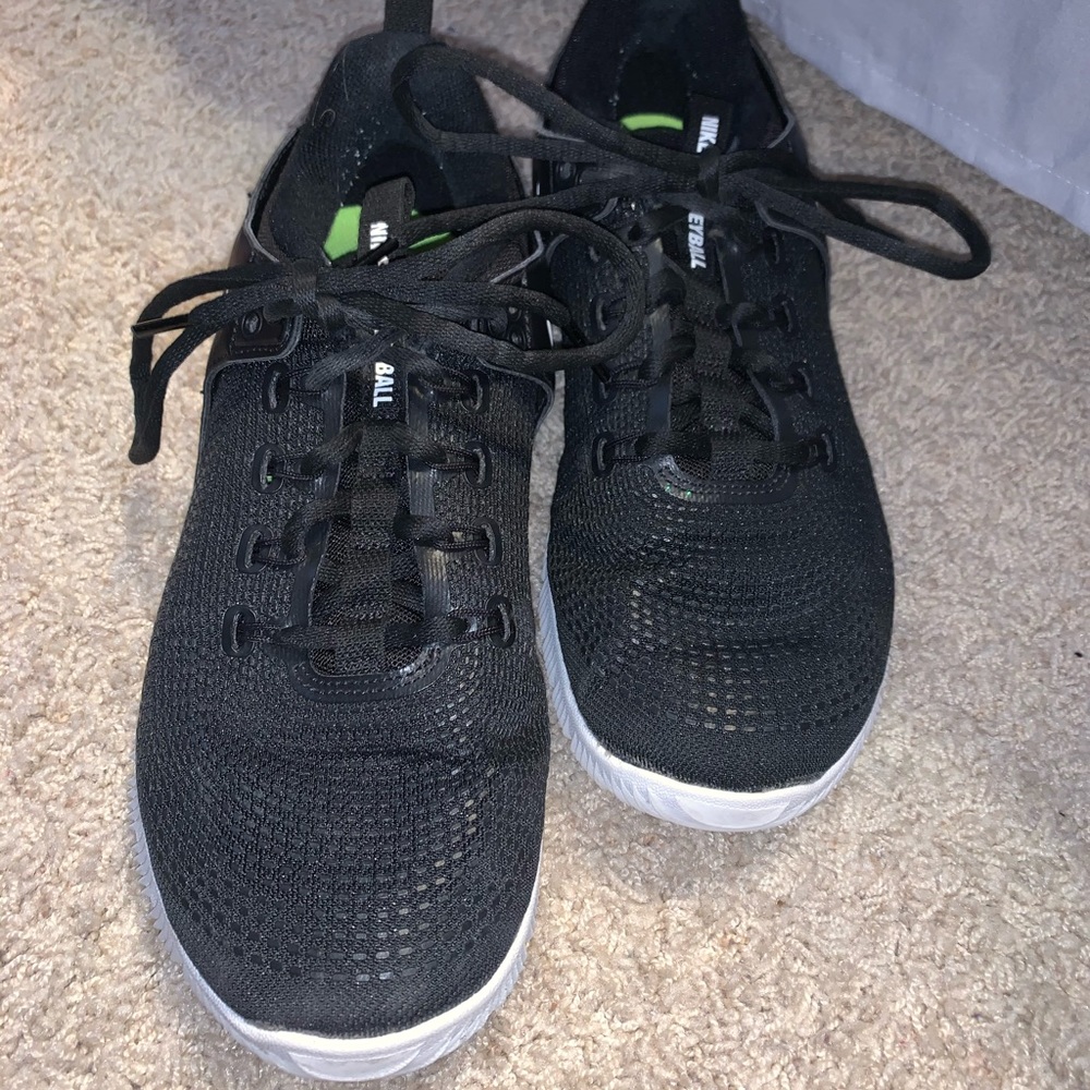 black nike volleyball tennis shoes